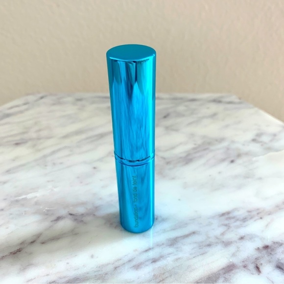 SEPHORA Blue Travel Foundation Brush with Cover - Picture 2 of 5